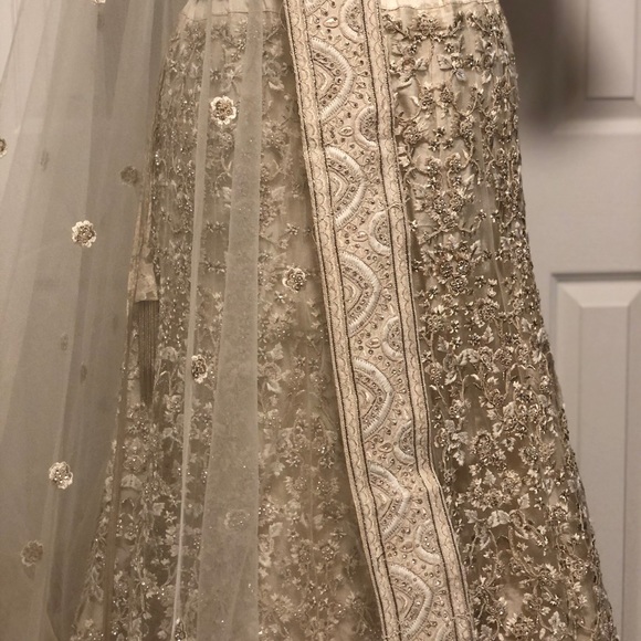 Ivory embroidery lehenga set - Picture 2 of 9